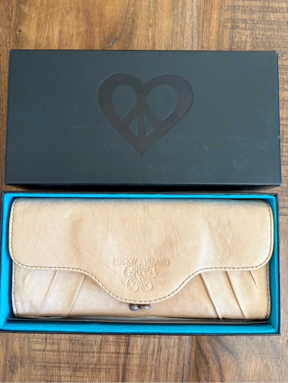 Lucky Brand Leather Wallet Beige - Picture 2 of 13